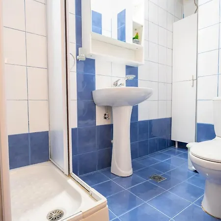 Niovi, Stylish Near The Waterfront Apartment