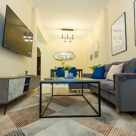 Niovi, Stylish Near The Waterfront Apartment *