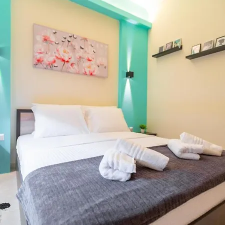 Niovi, Stylish Near The Waterfront Apartment
