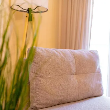 Niovi, Stylish Near The Waterfront Apartment