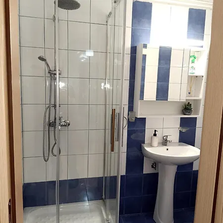 Niovi, Stylish Near The Waterfront Apartment