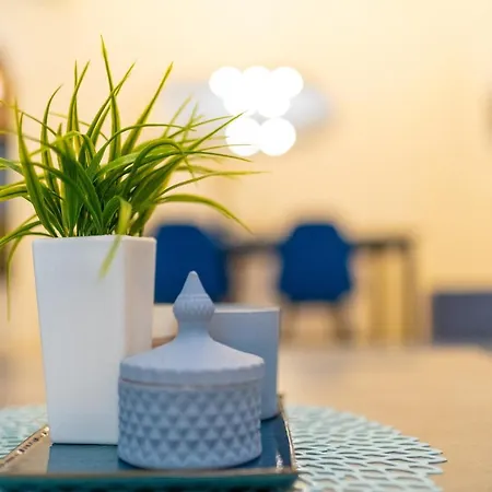 Niovi, Stylish Near The Waterfront Appartement